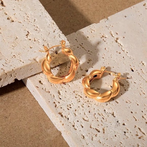 18k Gold Plated Elegant Minimalist textured Hoop Earrings - Picture 8 of 10